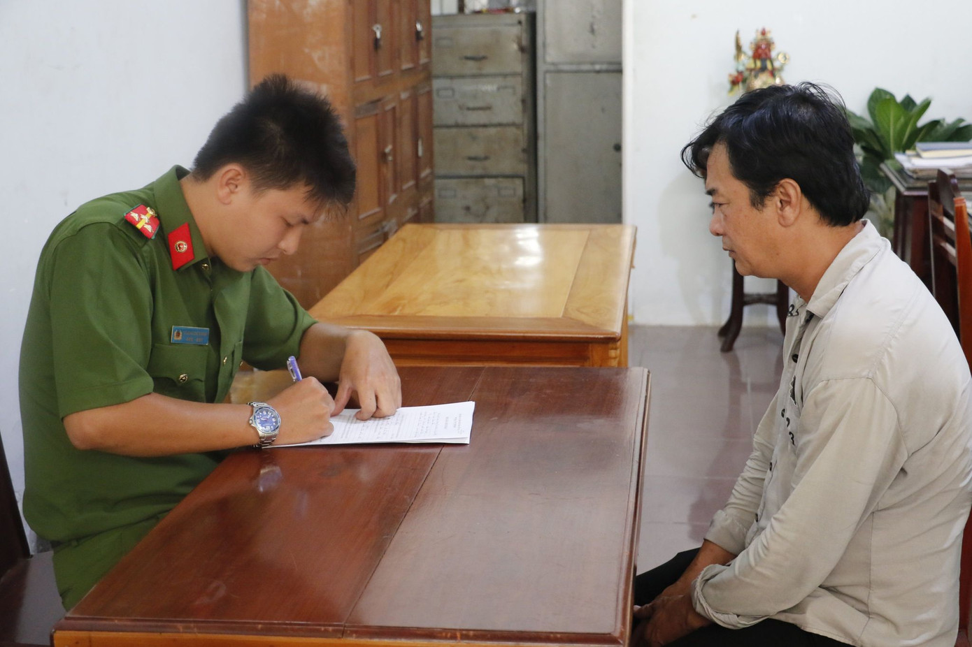 Vào quán nước bàn chuyện làm ăn, người phụ nữ bị đánh thuốc mê mất hết tài sản ảnh 1