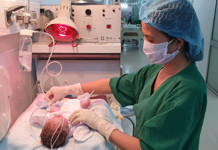 Cứu sống sản phụ mắc bệnh sản sinh ra chất tự chống lại cơ thể mình ảnh 2