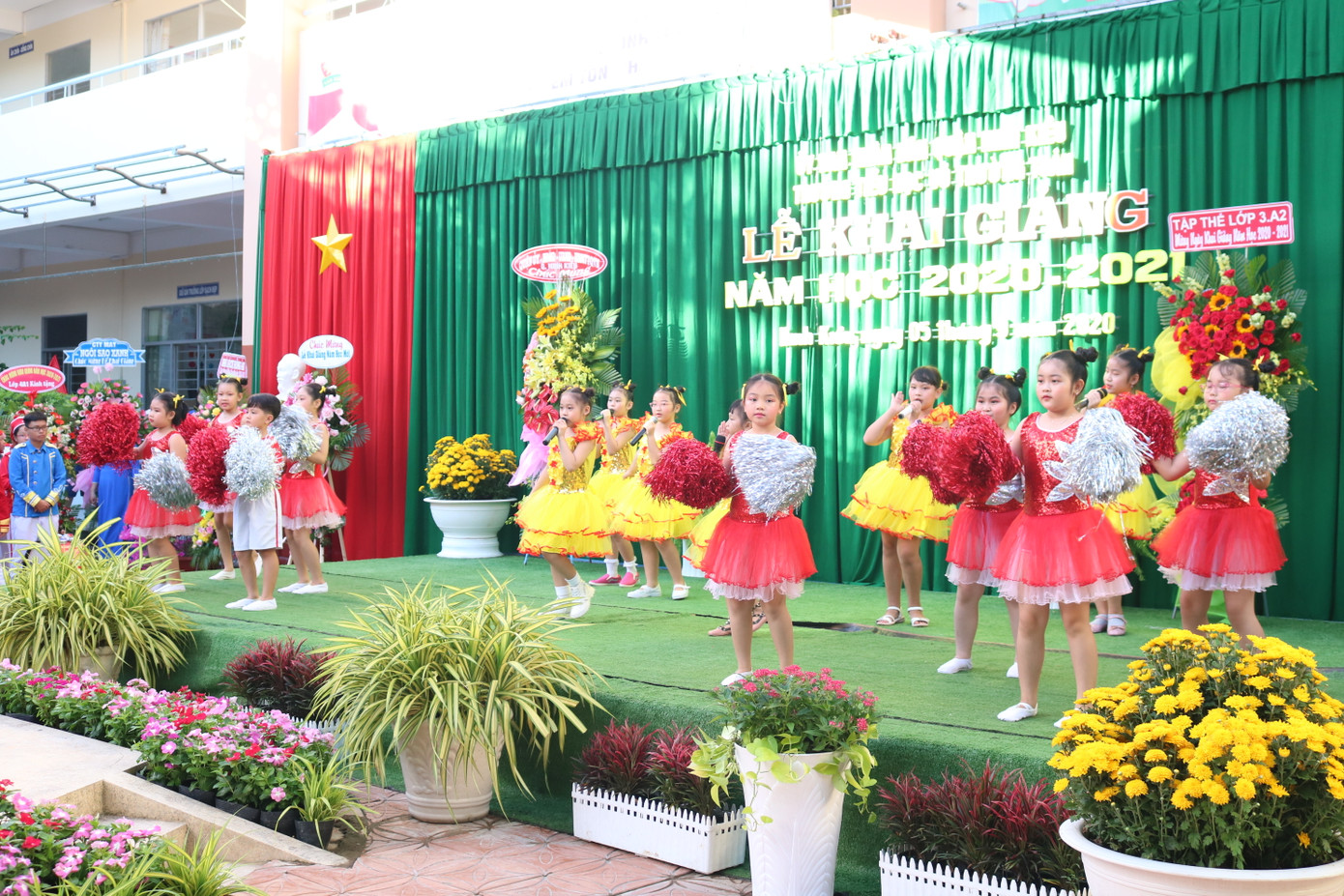 Lễ khai giảng đặc biệt trong mùa COVID-19: Nơi trực tuyến, nơi khai giảng trong lớp học ảnh 21