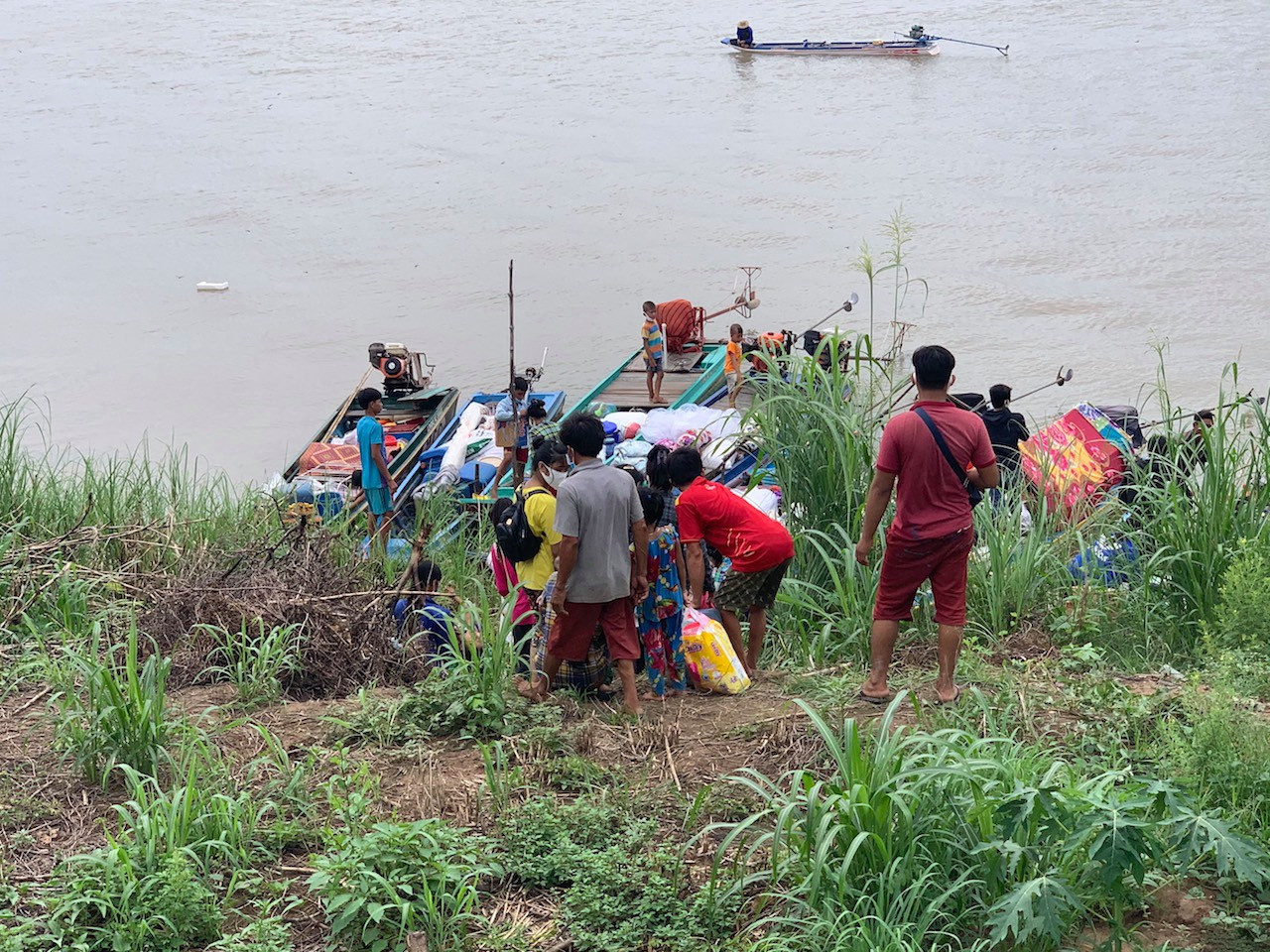 Ngăn chặn 7 hộ gia đình nhập cảnh trái phép vào Việt Nam bằng đường thủy ảnh 2