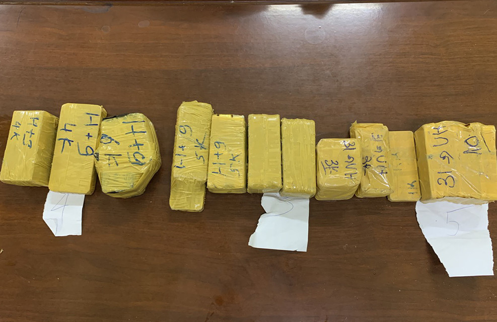 Cảnh sát vây bắt nhóm người chở 51 kg vàng lậu ảnh 2