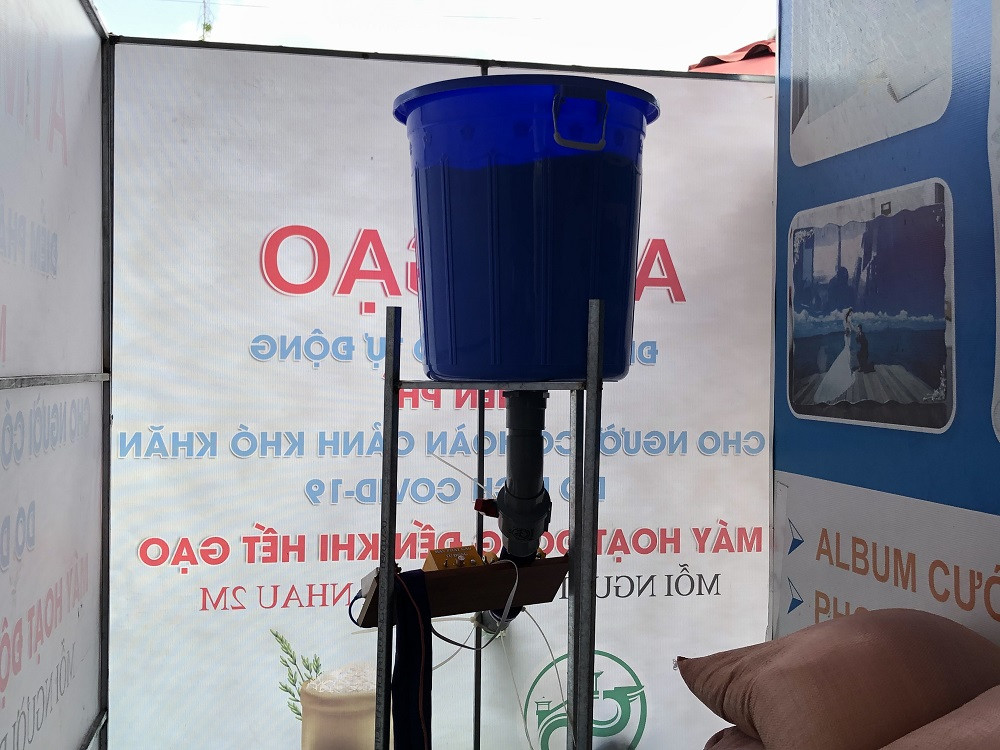 Dân nghèo phấn khởi khi máy ‘ATM gạo’ miễn phí có mặt ở Cần Thơ ảnh 4