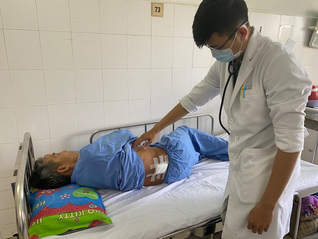 Lấy đầu viên đạn nằm trong cơ thể người đàn ông suốt nửa thế kỉ ảnh 2