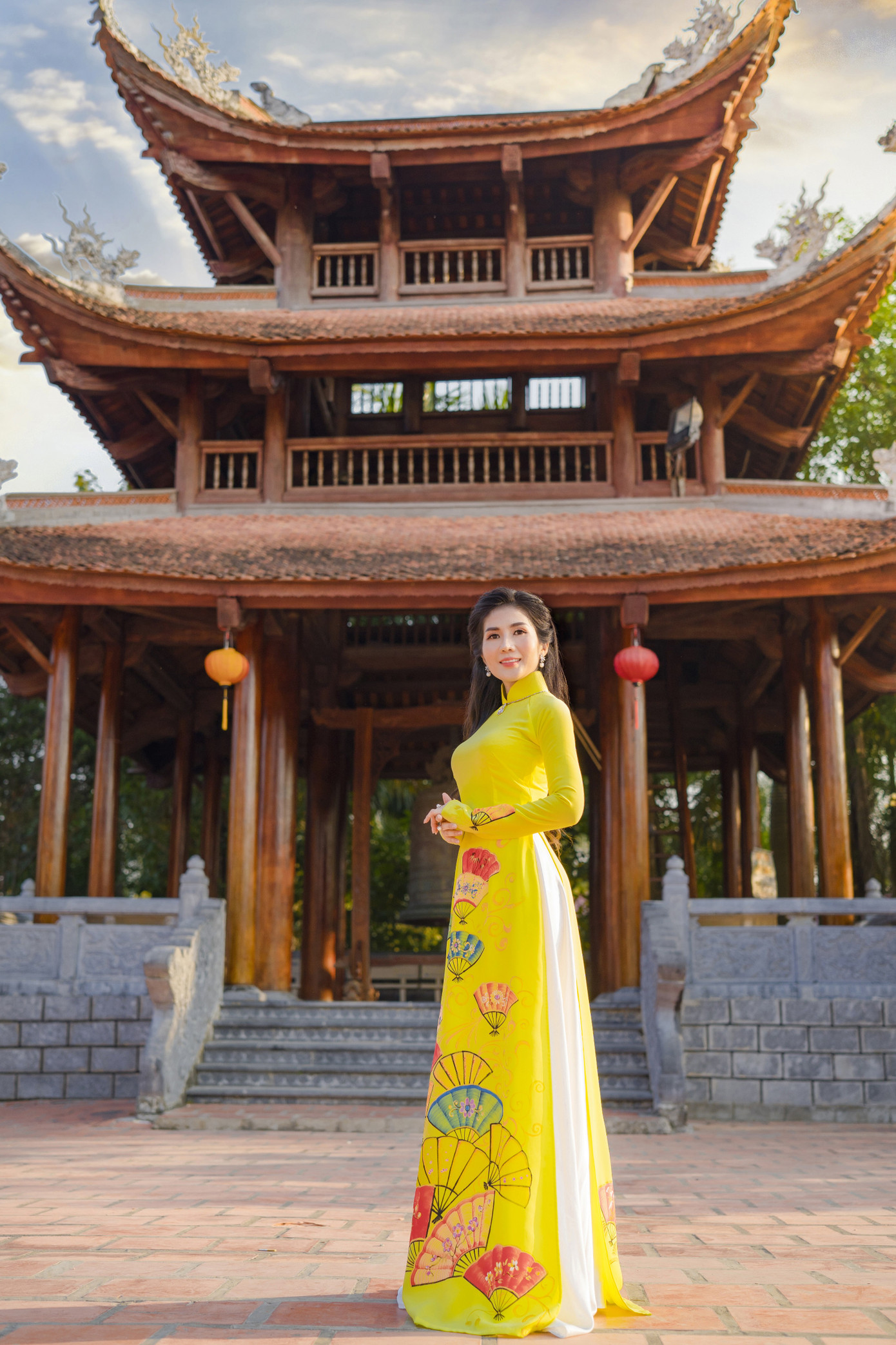 Nữ chiến sĩ Công an xứ Tây Đô khoe nét dịu dàng trong tà áo dài ảnh 3