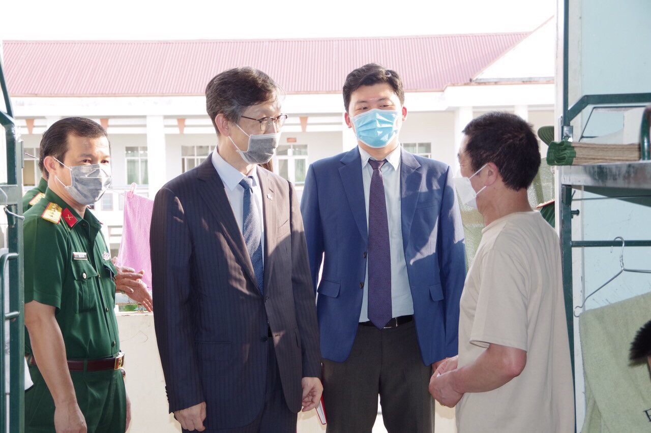 Tổng lãnh sự quán Hàn Quốc thăm khu cách ly dịch Covid-19 tại Cần Thơ ảnh 3