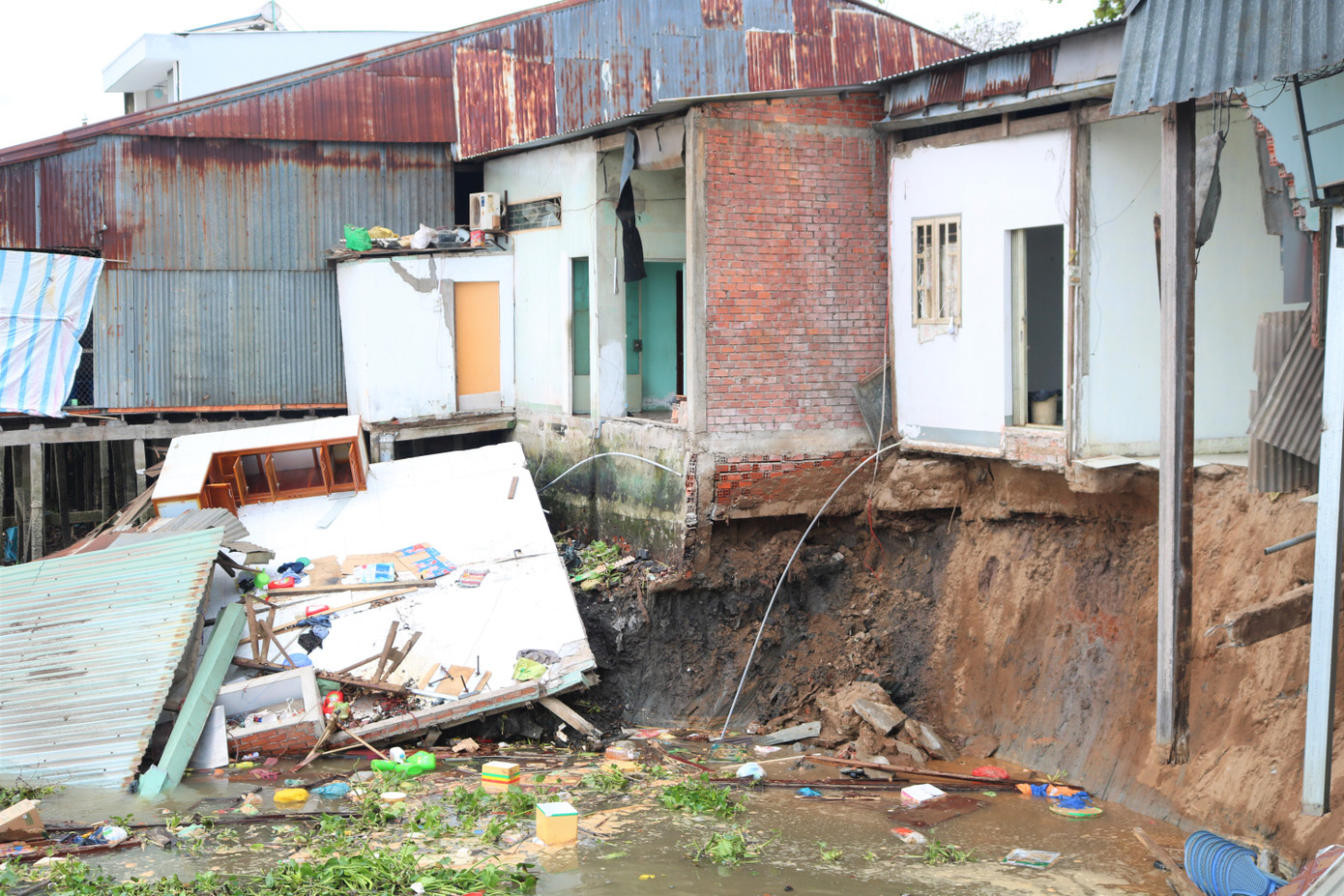 Sạt lở sông Cần Thơ, 5 hộ dân di dời khẩn cấp ảnh 2