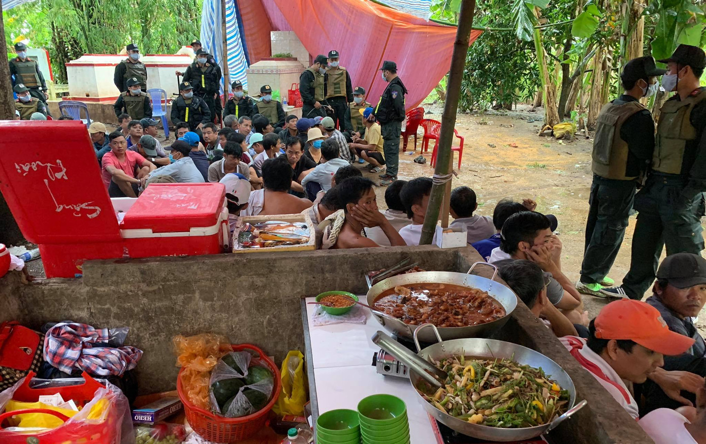 Bắt quả tang 150 người ở biên giới đang sát phạt trên chiếu bạc ảnh 4