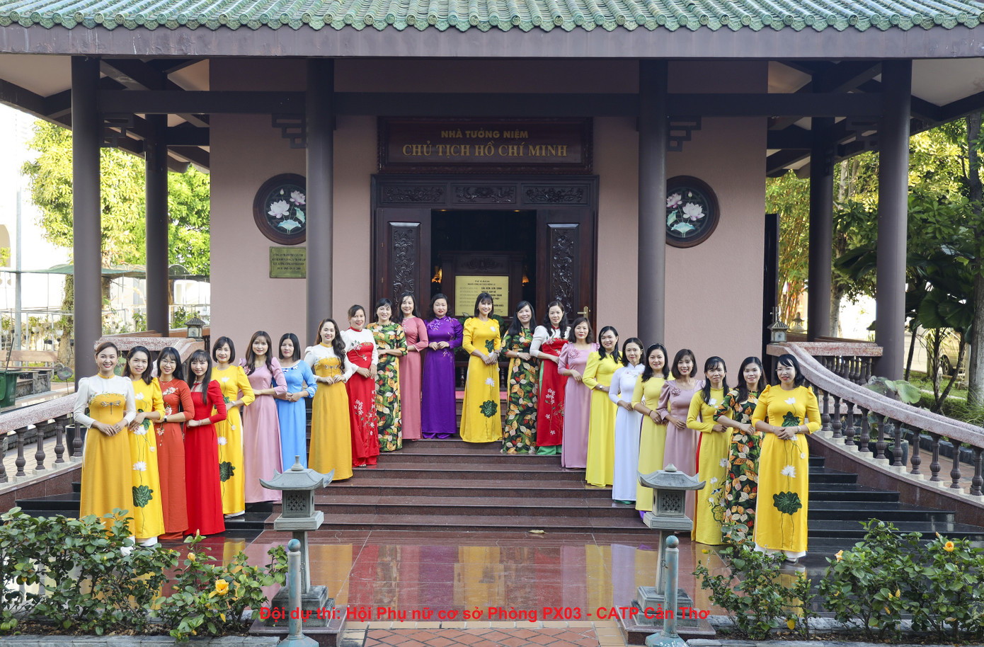 Nữ chiến sĩ Công an xứ Tây Đô khoe nét dịu dàng trong tà áo dài ảnh 2