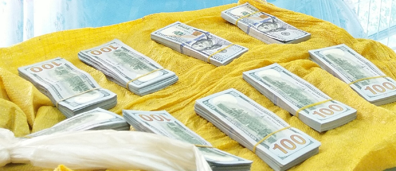 Bắt đối tượng vận chuyển hơn 86.000 USD qua Campuchia ảnh 3