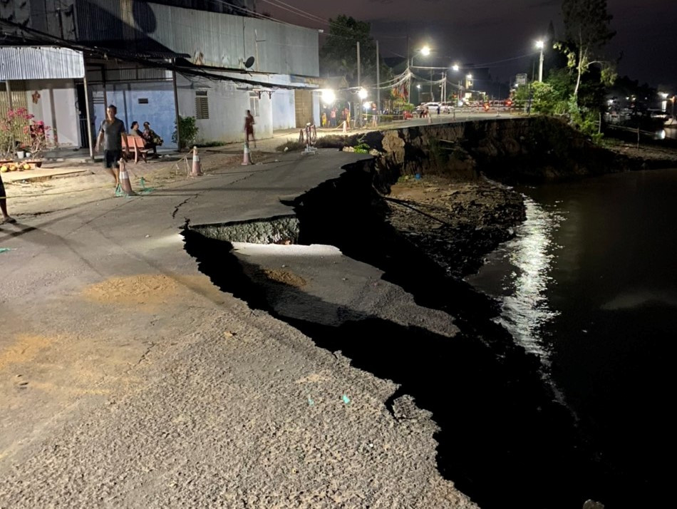 Quốc lộ 91 tiếp tục lở toác sau Tết ảnh 2