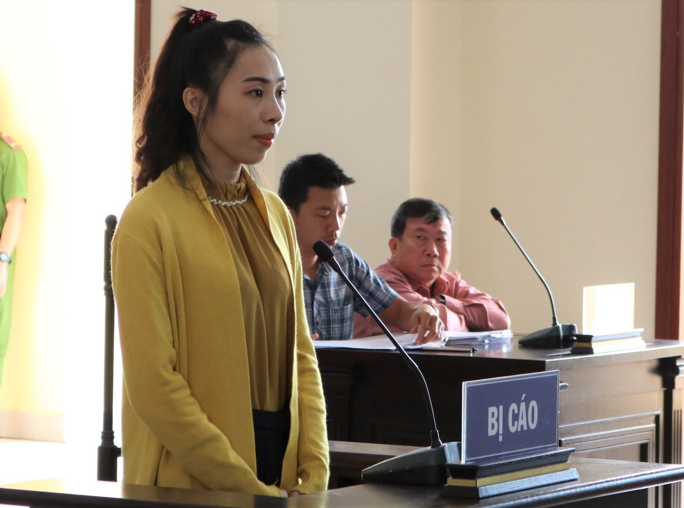 Chiếm đoạt 28 lượng vàng của khách gửi giữ hộ, nữ nhân viên lĩnh 13 năm tù ảnh 1