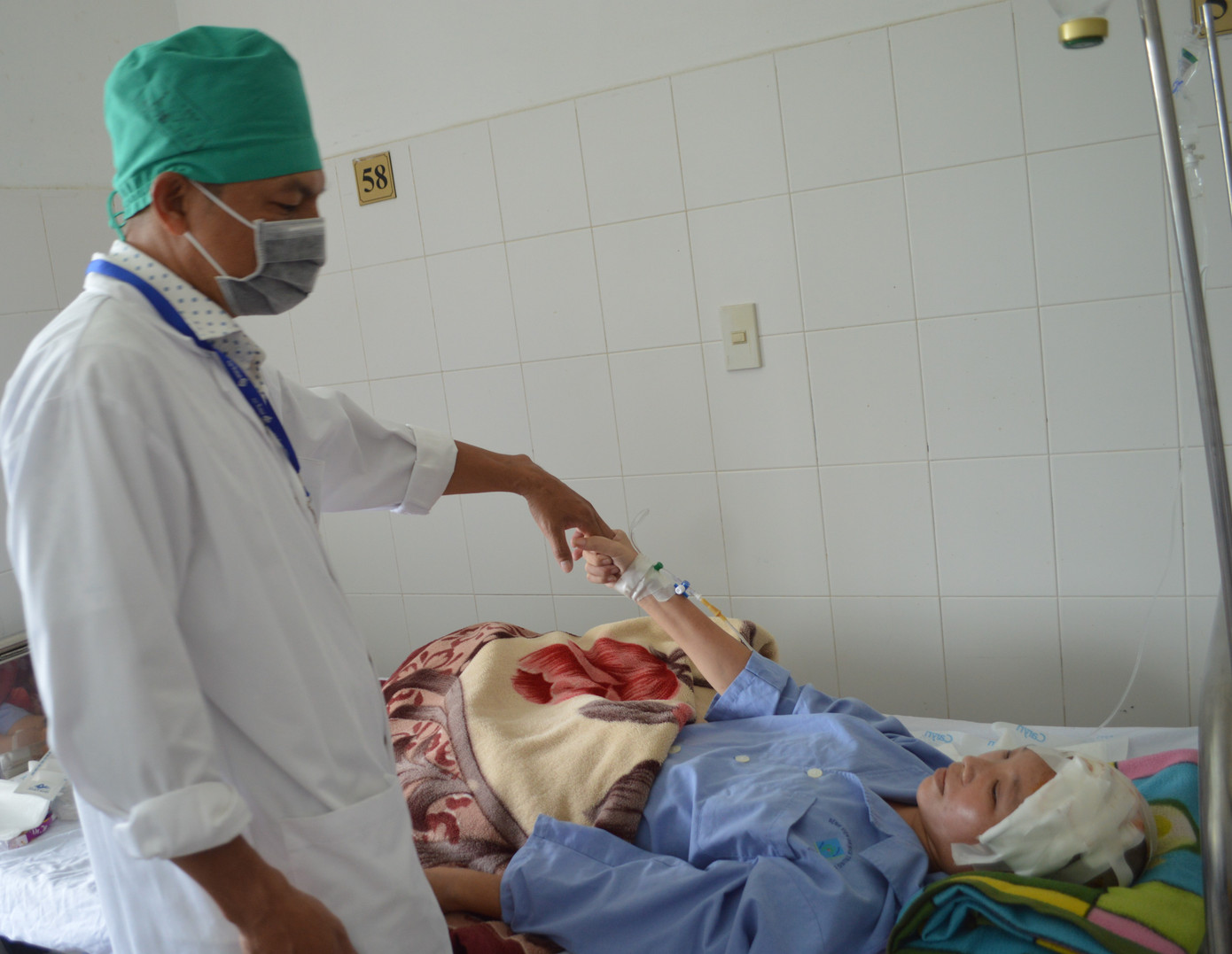 Khám đau đầu, người phụ nữ tá hỏa phát hiện có u não khổng lồ ảnh 2