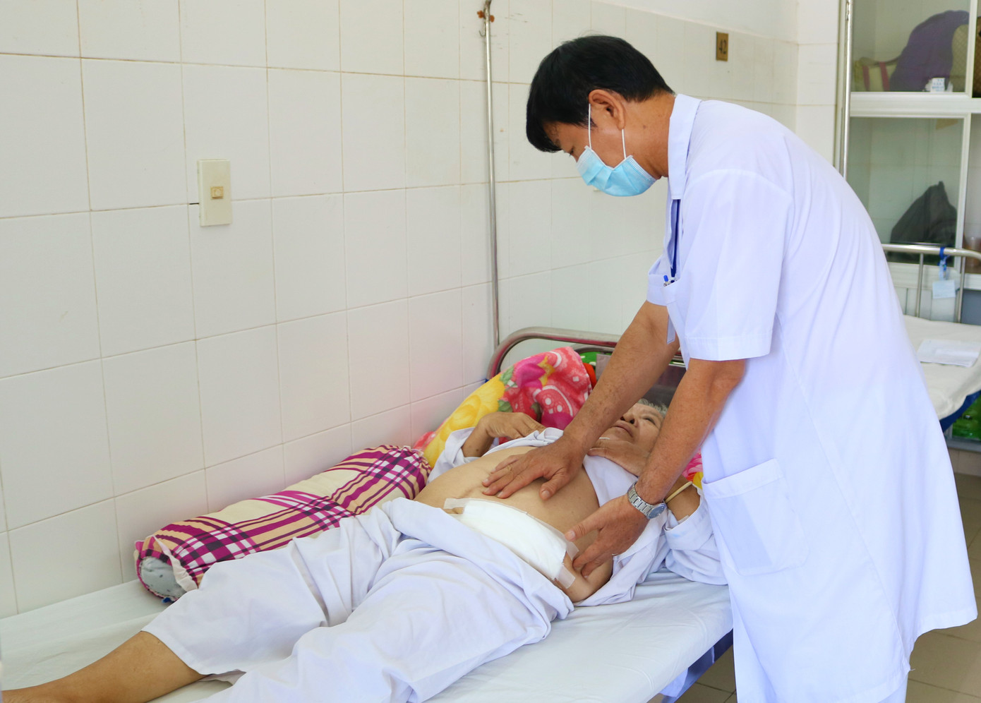 Phẫu thuật thành công cho người phụ nữ có thận nằm ở vị trí lạ ảnh 2