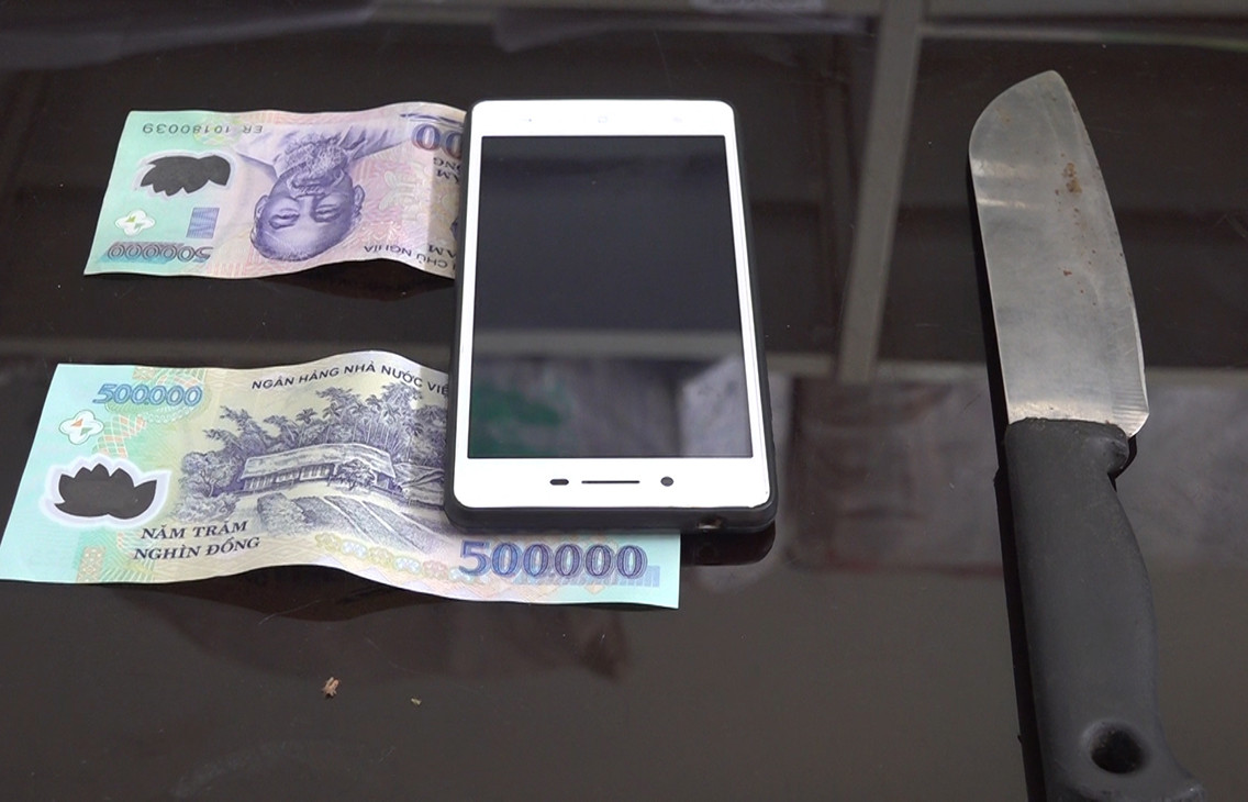 Đi cướp trong đêm giao thừa để lấy tiền lì xì Tết ảnh 2