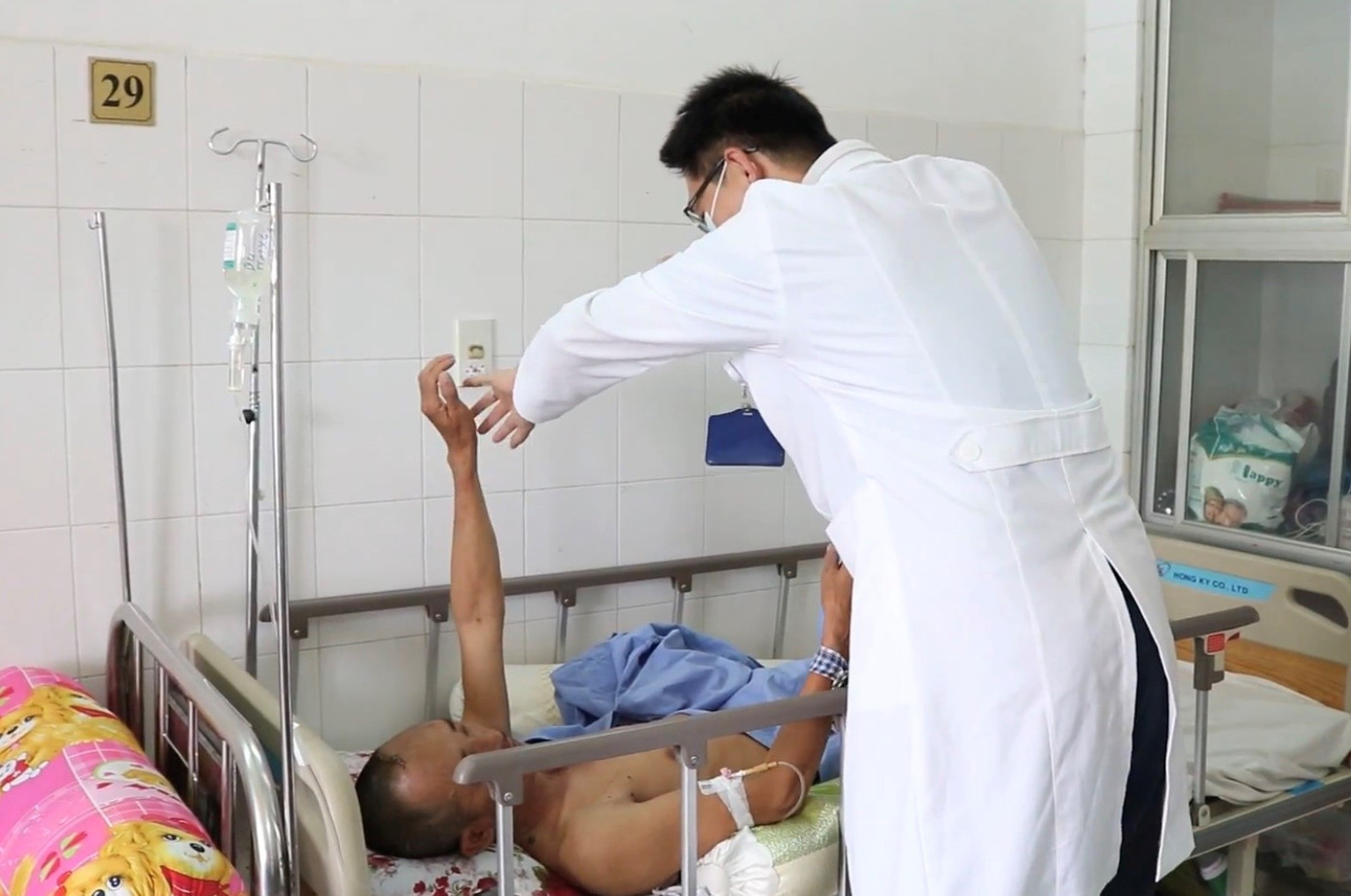 Cứu bệnh nhân vỡ động mạch não bằng kĩ thuật lần đầu áp dụng tại ĐBSCL ảnh 1