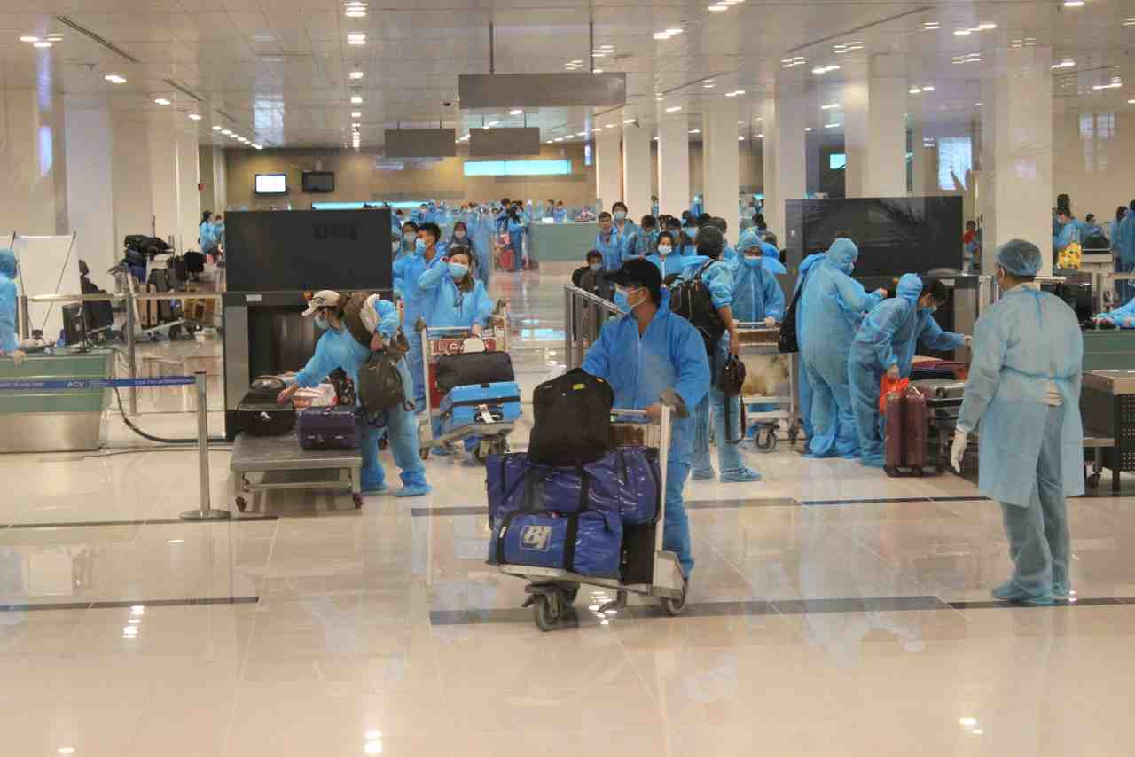 Đón và cách ly hơn 300 công dân về từ Malaysia ảnh 2