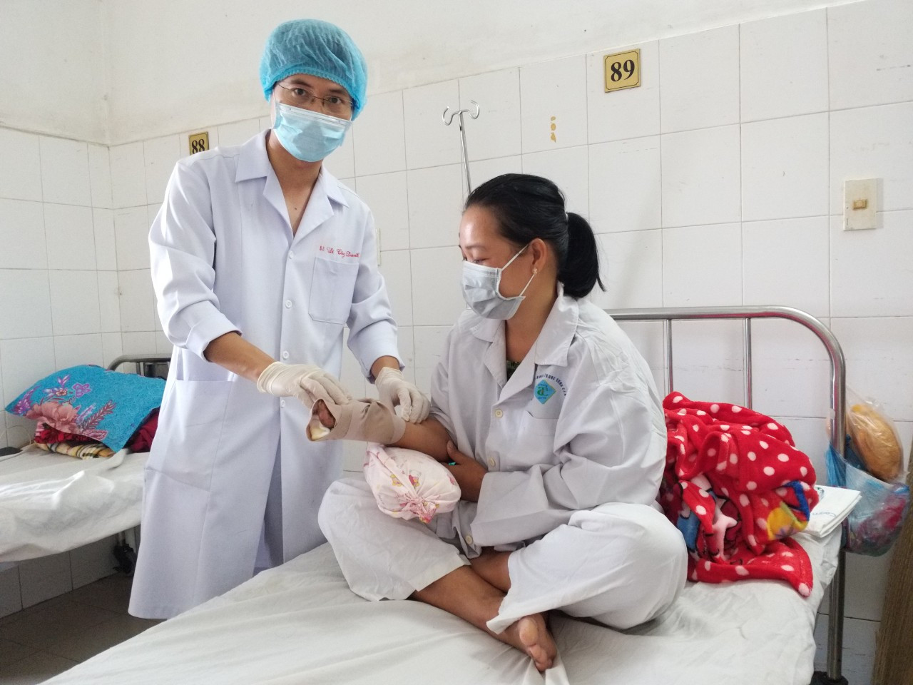 Người phụ nữ bị xay nát cả bàn tay trong máy làm chả cá ảnh 2