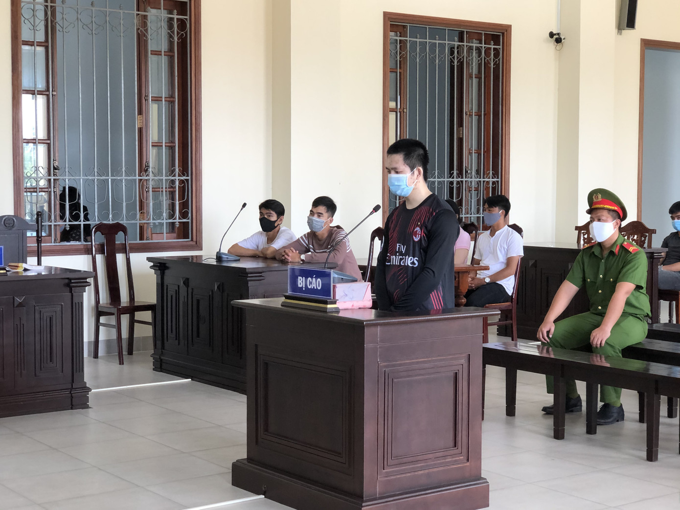 Nhân viên nhà hàng 5 sao bị đồng nghiệp đâm tử vong ảnh 1