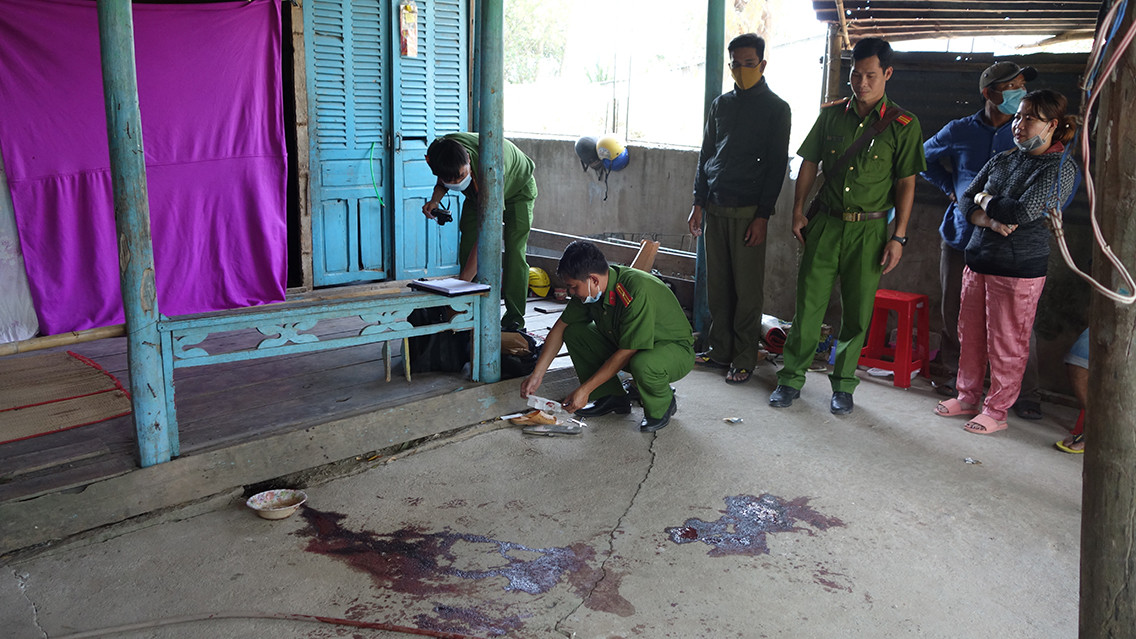 Bắt gã tâm thần chém chết người lúc rạng sáng ảnh 2