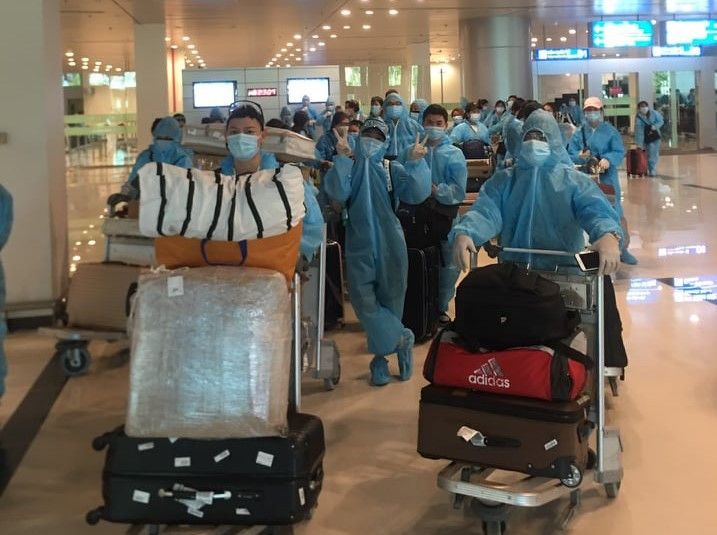 Cần Thơ đón chuyến bay đưa 309 người Việt từ Singapore về nước ảnh 1