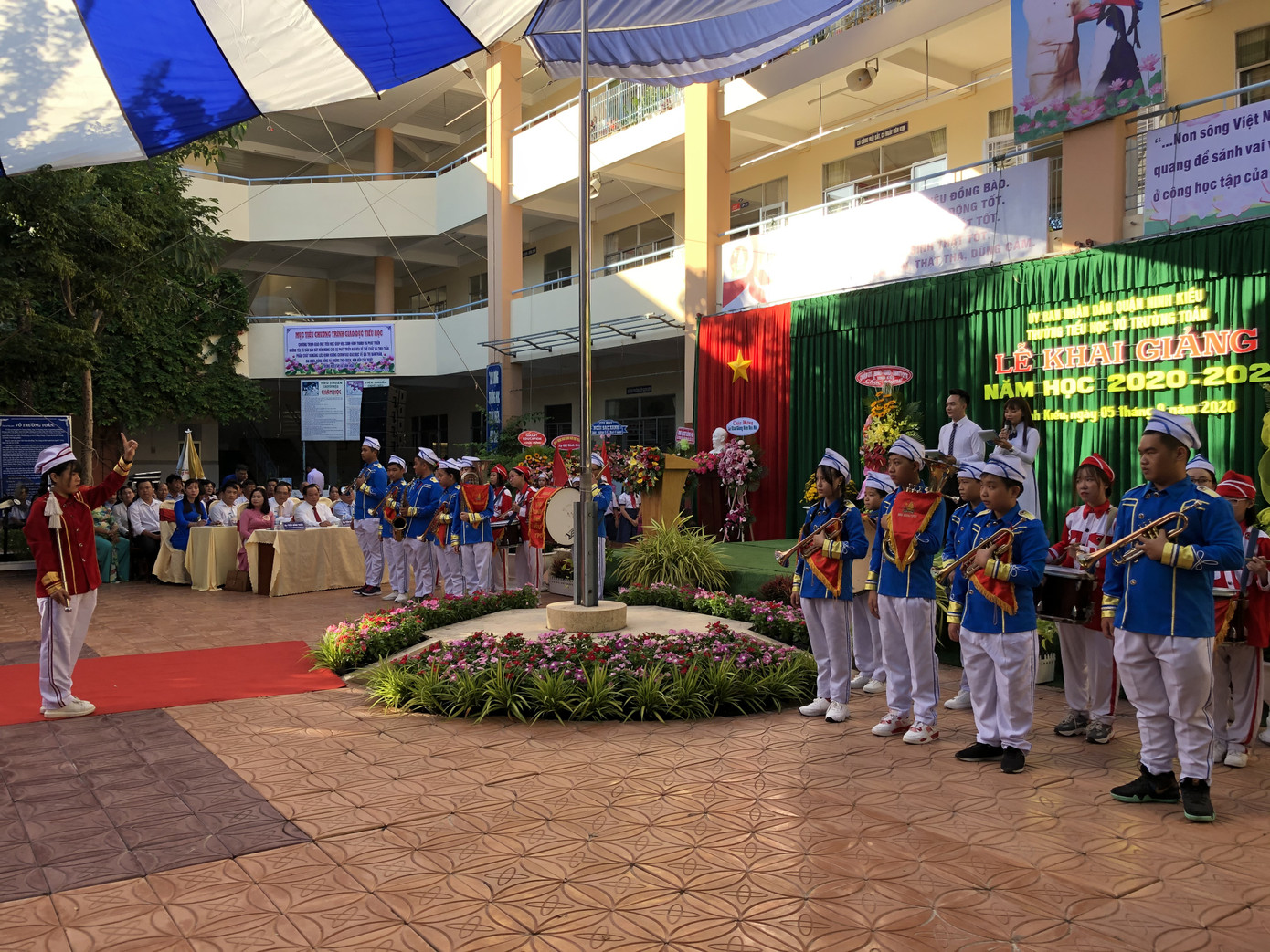 Lễ khai giảng đặc biệt trong mùa COVID-19: Nơi trực tuyến, nơi khai giảng trong lớp học ảnh 22