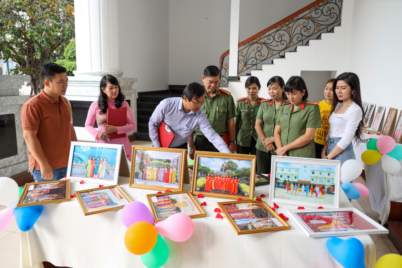 Nữ chiến sĩ Công an xứ Tây Đô khoe nét dịu dàng trong tà áo dài ảnh 7