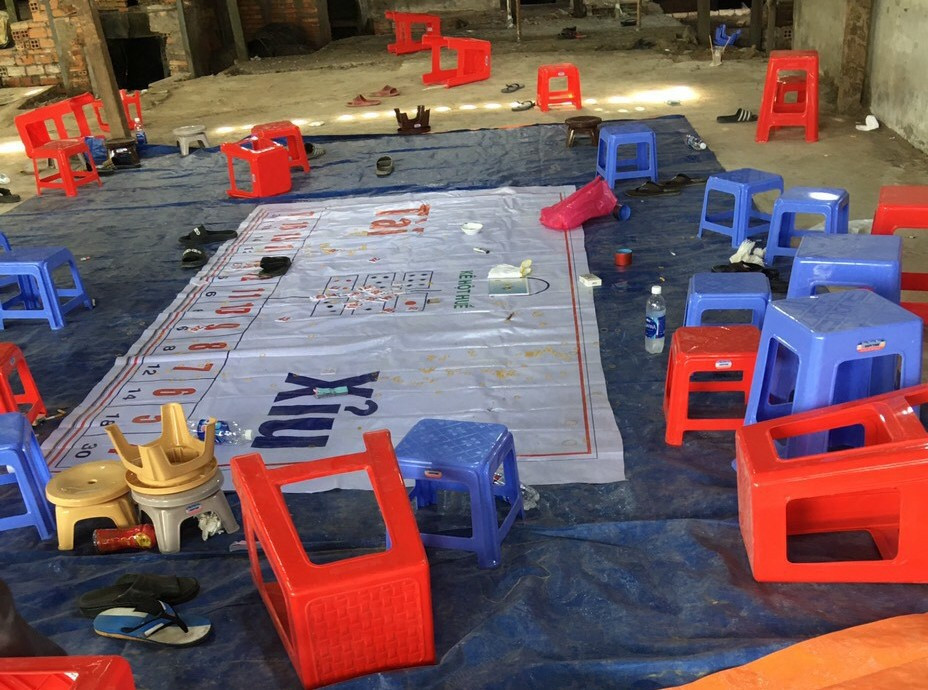 Bắt quả tang 153 đối tượng sát phạt trong kho gạo bỏ hoang ảnh 3