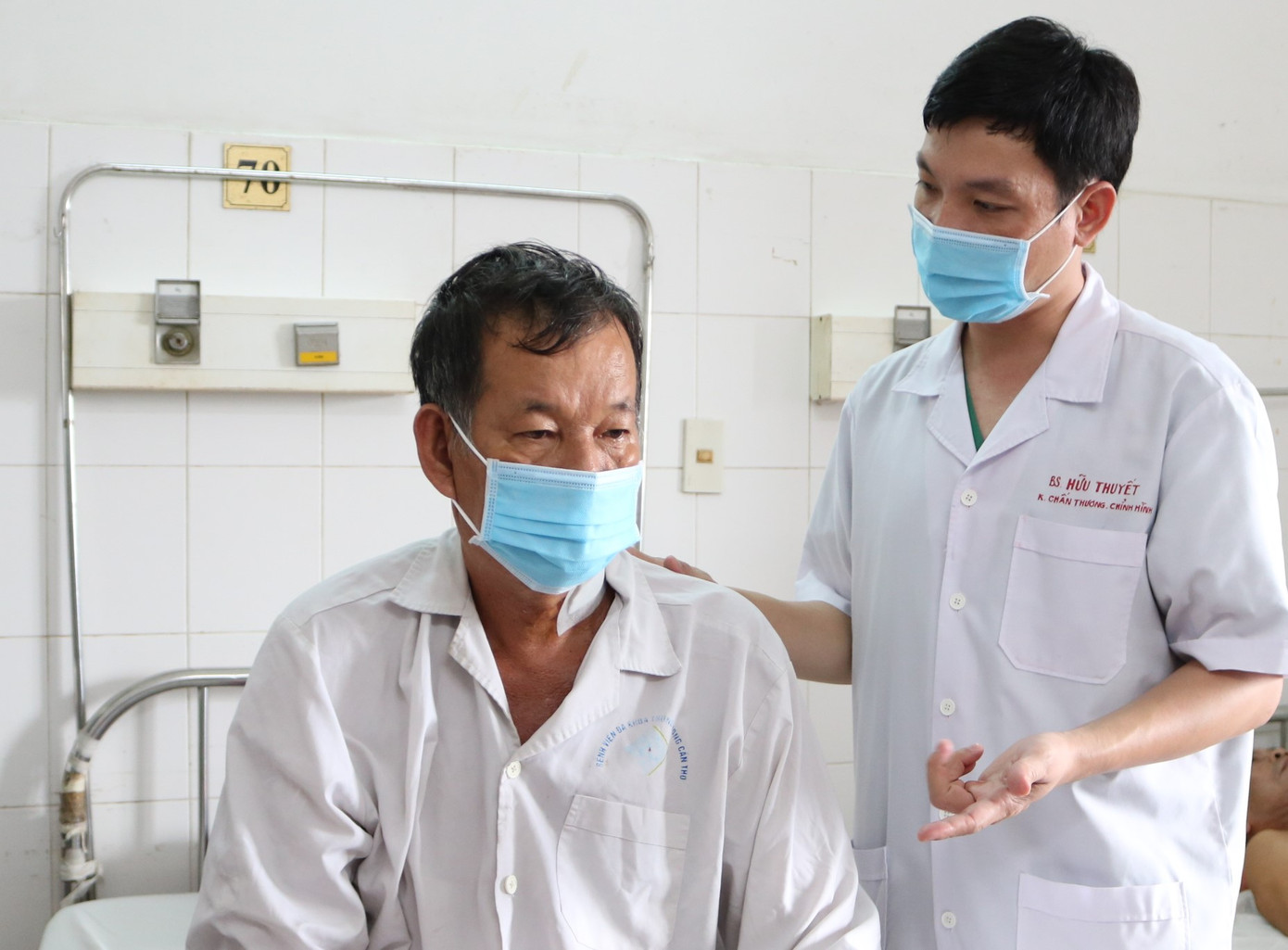 Phẫu thuật thành công cho bệnh nhân bị trúng đạn ở vị trí hiểm hóc ảnh 3