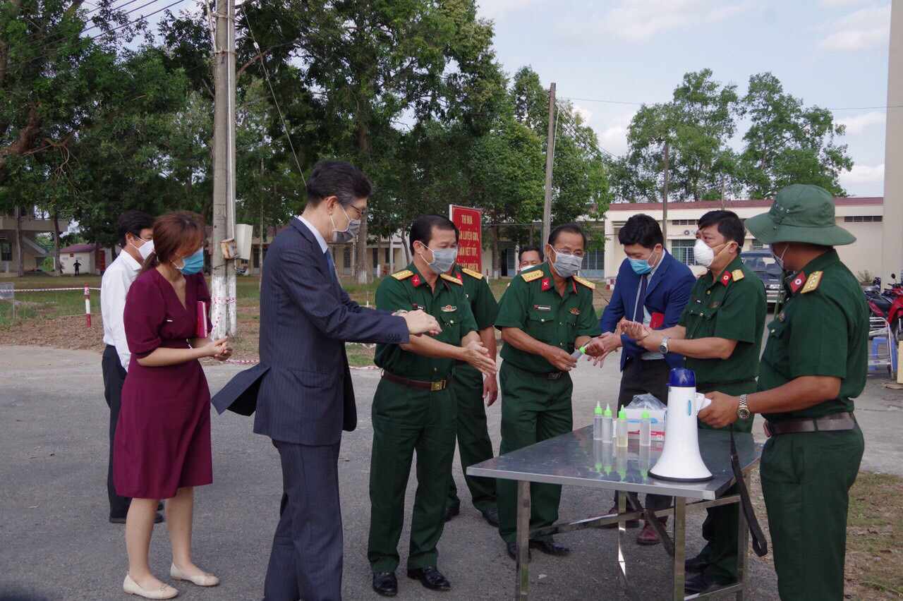 Tổng lãnh sự quán Hàn Quốc thăm khu cách ly dịch Covid-19 tại Cần Thơ ảnh 2