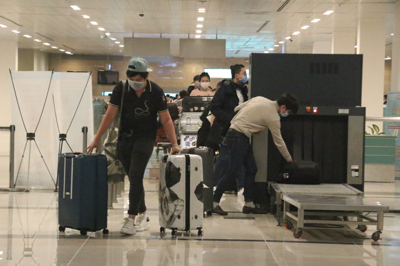 Cần Thơ đón, cách ly 164 hành khách từ Anh về Việt Nam ảnh 3