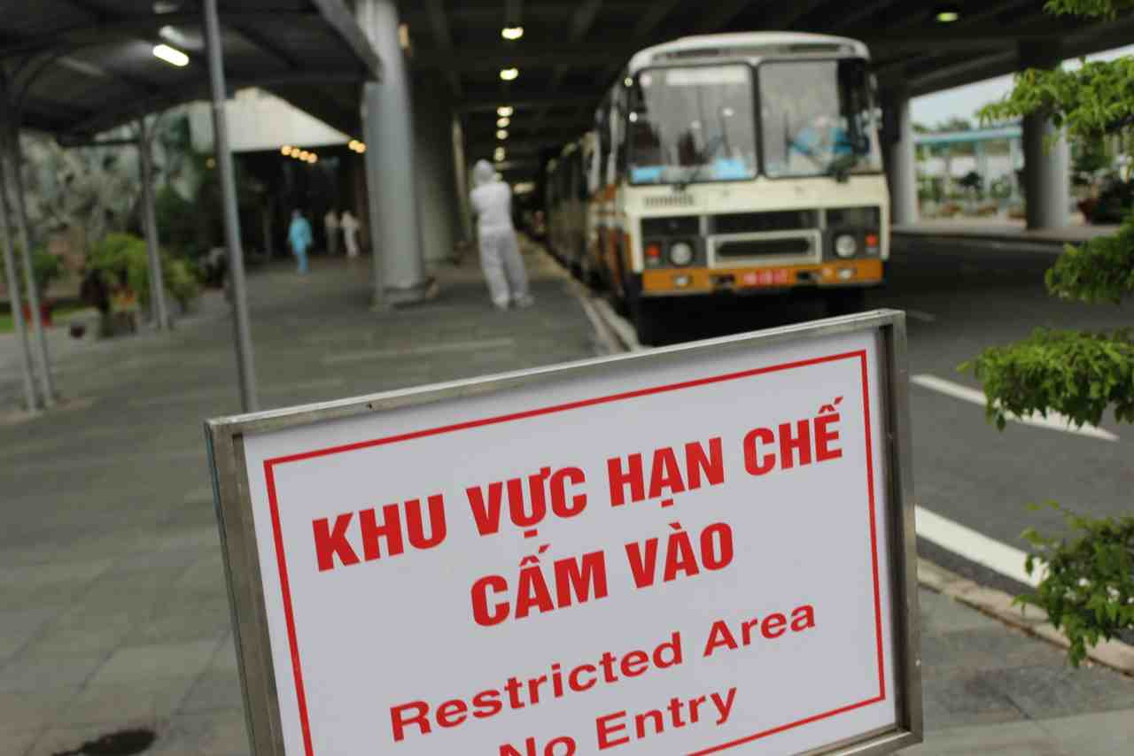 Đón và cách ly hơn 300 công dân về từ Malaysia ảnh 7