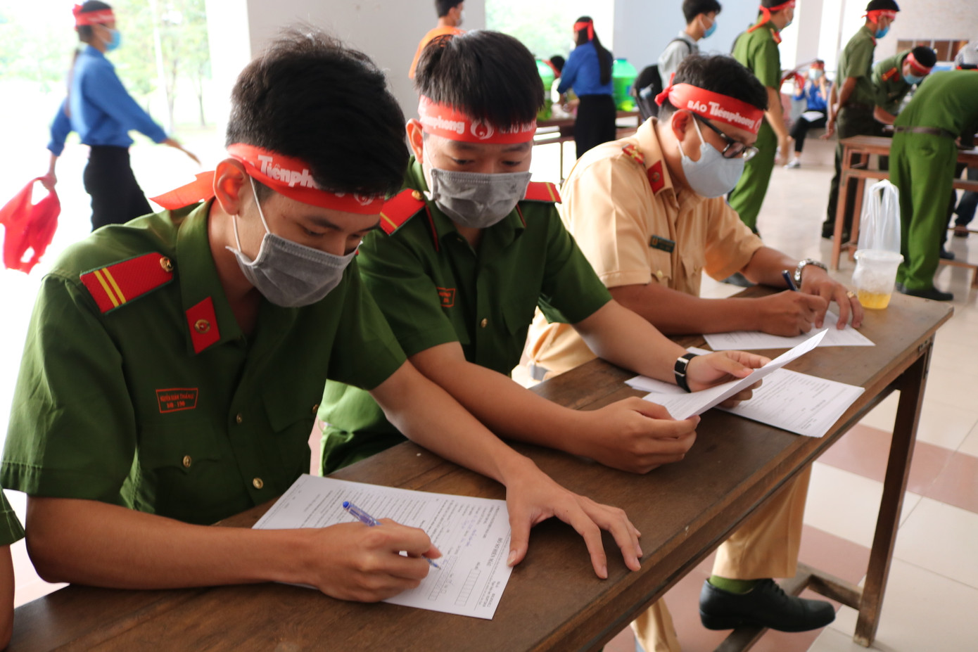 Hơn 100 cán bộ, chiến sĩ Công an tỉnh An Giang tham gia Chủ nhật Đỏ ảnh 3