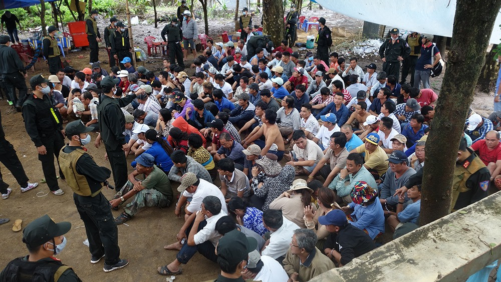 Bắt quả tang 150 người ở biên giới đang sát phạt trên chiếu bạc ảnh 1