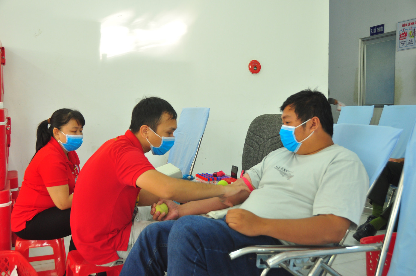 Hưởng ứng Chủ nhật Đỏ hiến máu cứu người tại Cần Thơ ảnh 10