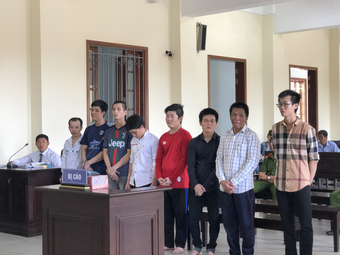 Học làm tiền giả trên facebook, 8 bị cáo lĩnh 79 năm tù ảnh 1