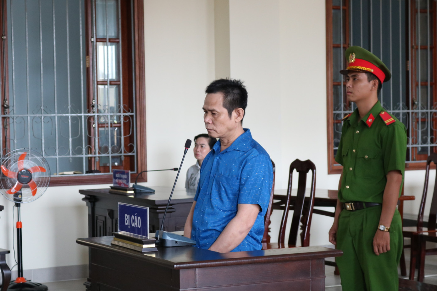 Kẻ cuồng ghen, rút dao đâm tình địch, rạch mặt người yêu lĩnh án ảnh 1