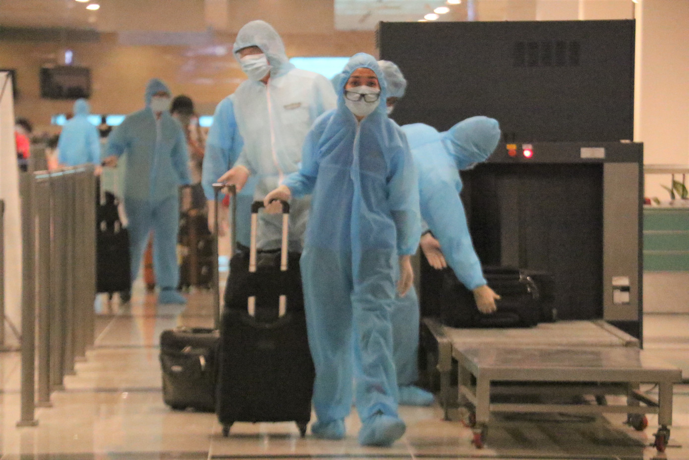 Cần Thơ đón, cách ly 164 hành khách từ Anh về Việt Nam ảnh 1