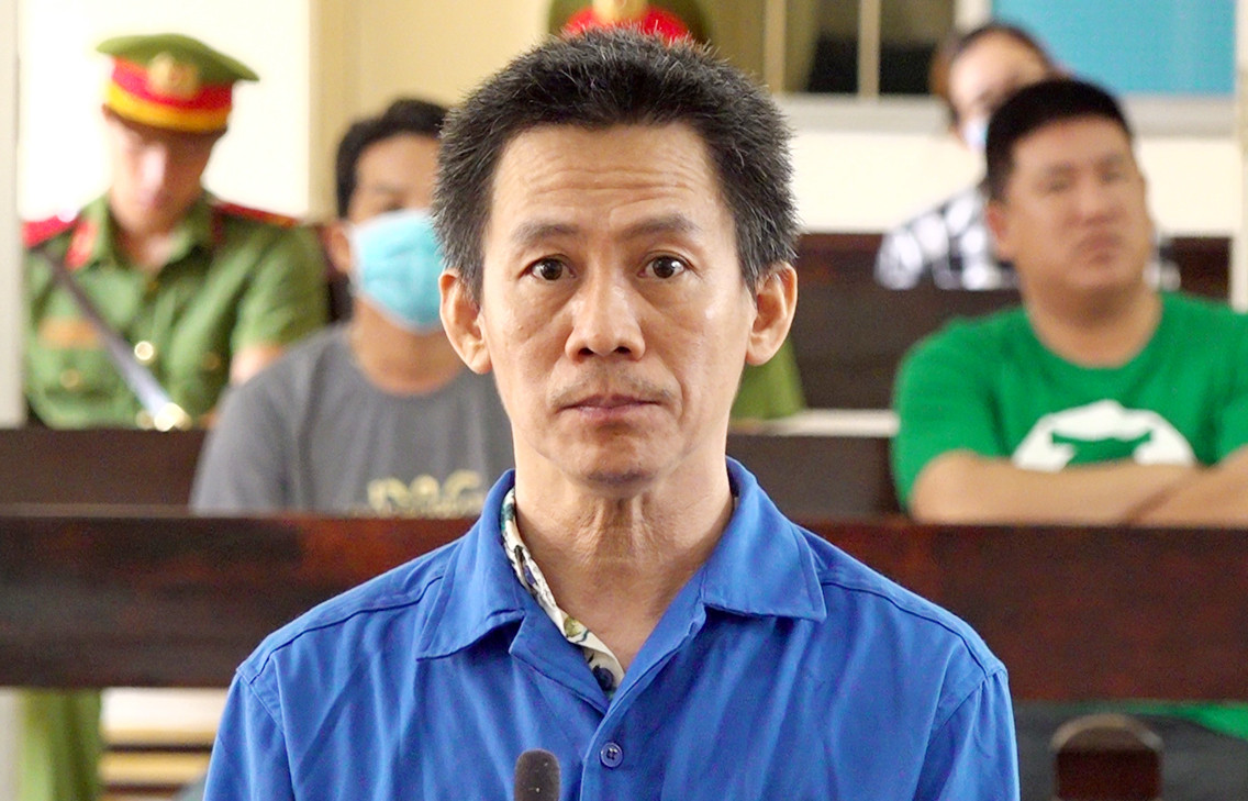 Chiếm đoạt tiền tỉ của cửa hàng xăng dầu sang Campuchia đánh bạc ảnh 1