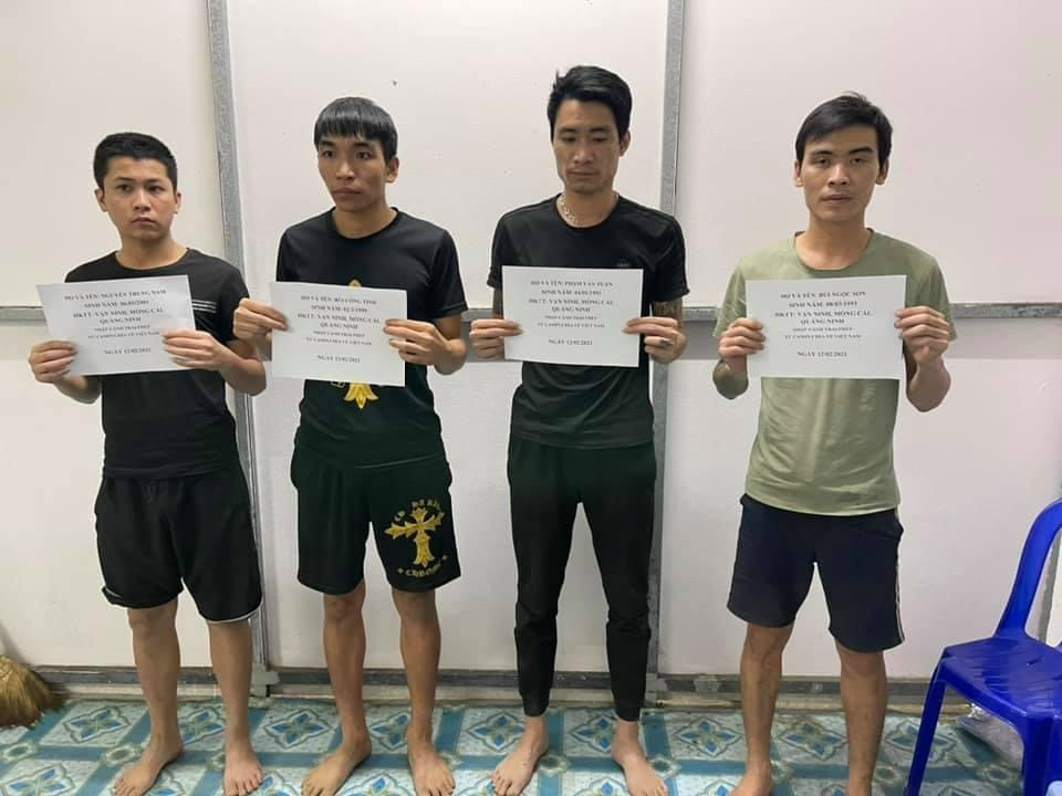 Các đối tượng vượt biên bằng cách bơi qua sông để về quê ăn Tết. Bơi qua biên giới để về quê ăn Tết, 4 đối tượng bị bắt giữ ảnh 1