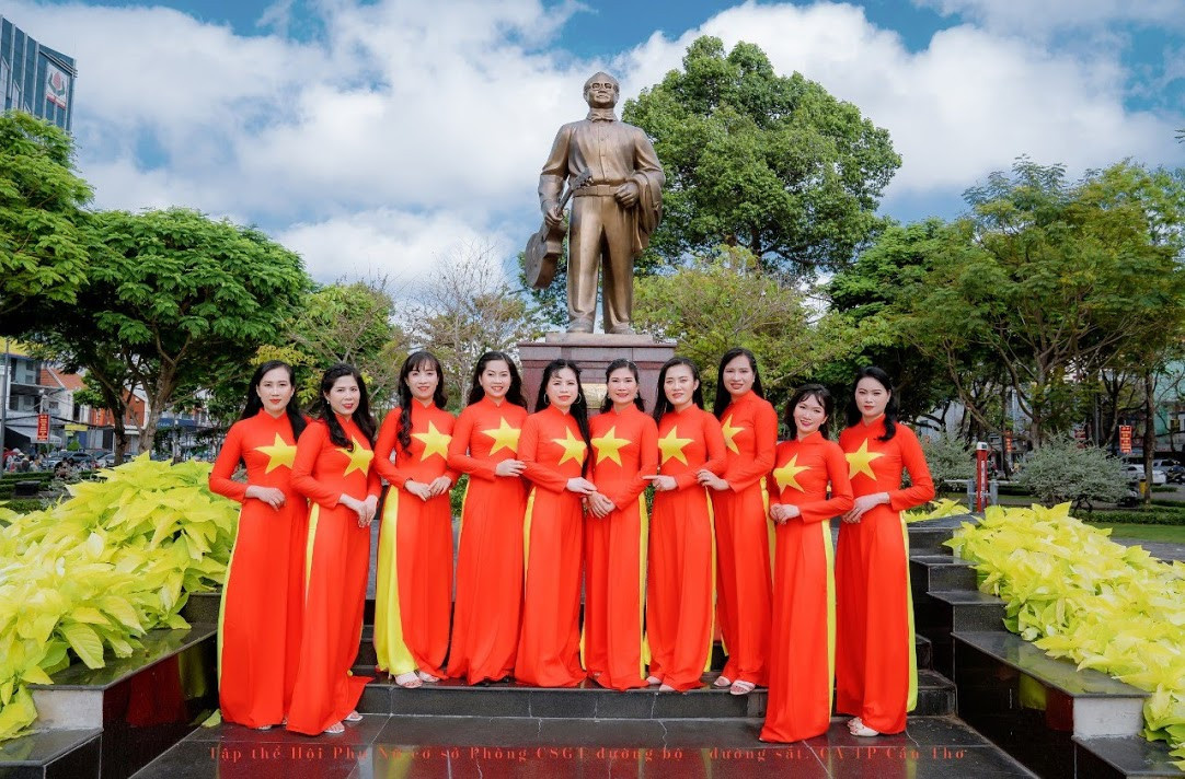 Nữ chiến sĩ Công an xứ Tây Đô khoe nét dịu dàng trong tà áo dài ảnh 5