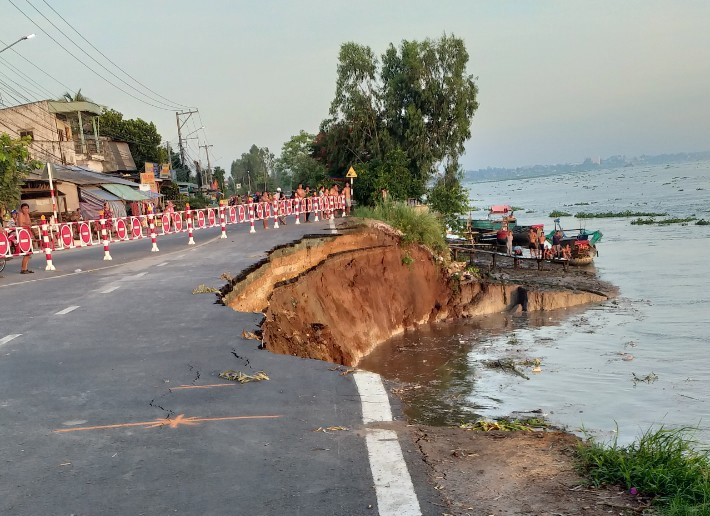 Quốc lộ 91 tiếp tục sạt lở lớn, gần 30 hộ dân di dời khẩn cấp ảnh 1