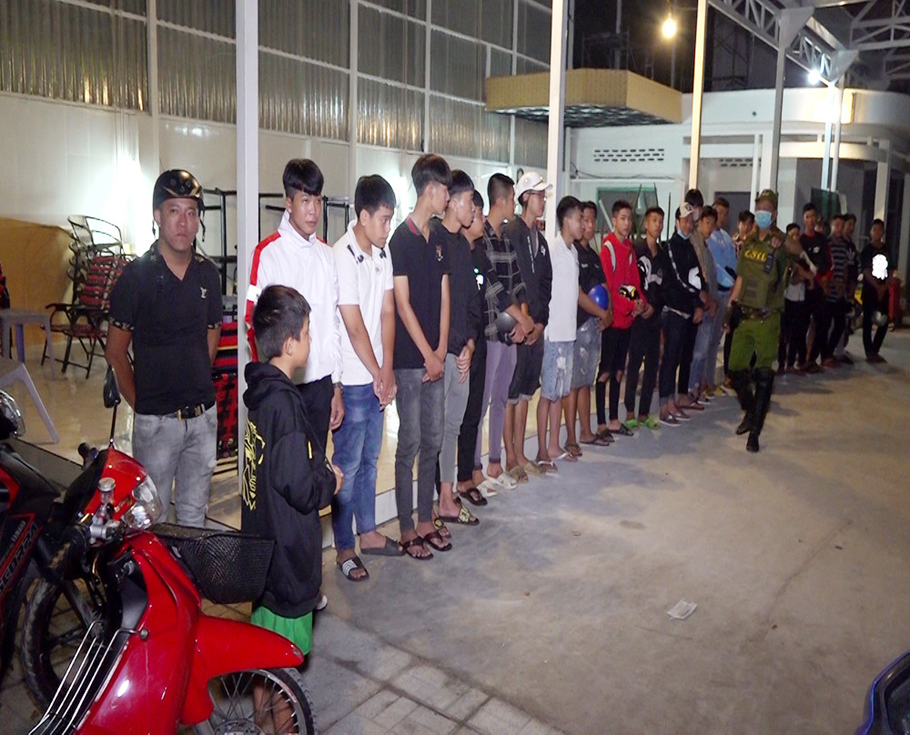 25 thanh thiếu niên 14 – 20 tuổi hẹn nhau đua xe bị tóm gọn ảnh 1