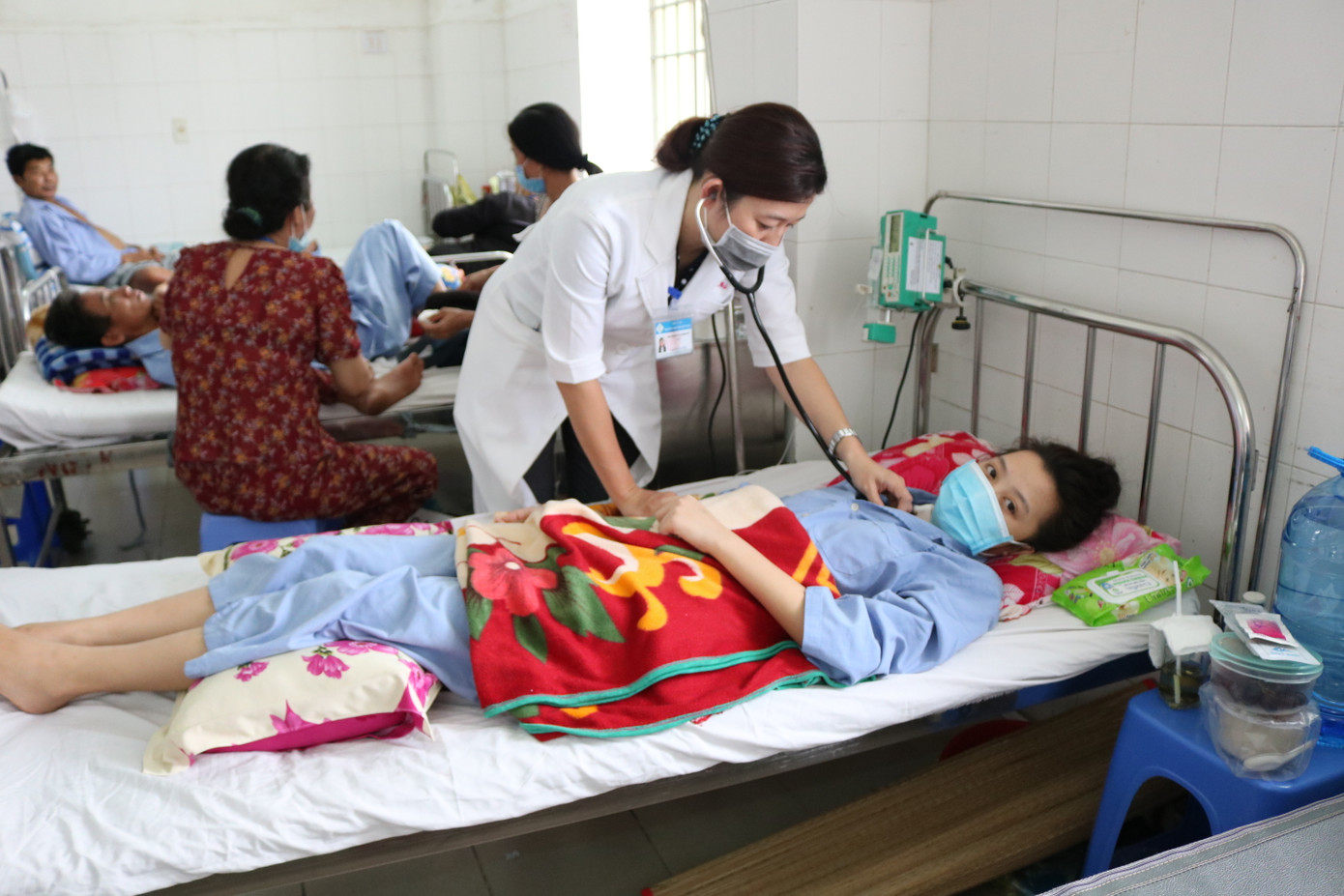 Thiếu nữ suýt mất mạng vì một vết ong đốt ảnh 2