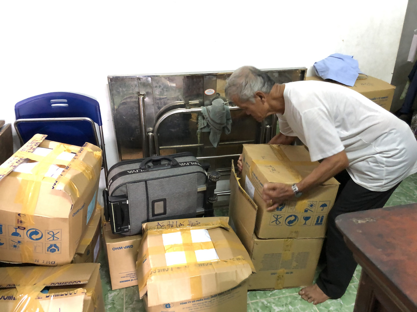 Lo lắng sạt lở sẽ tiếp tục xảy ra, ông Quy và một số hộ xung quanh chủ động thuê nhà để di dời - Ảnh: Kim Hà. Sông Cần Thơ không ngừng sạt lở, dân bỏ nhà tìm chỗ ở đậu ảnh 6