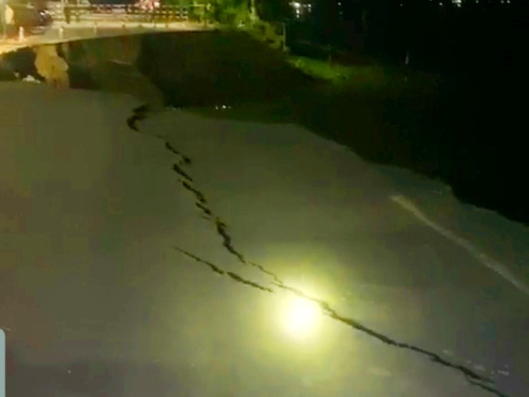 Quốc lộ 91 ở An Giang tiếp tục sụt xuống sông Hậu ảnh 1