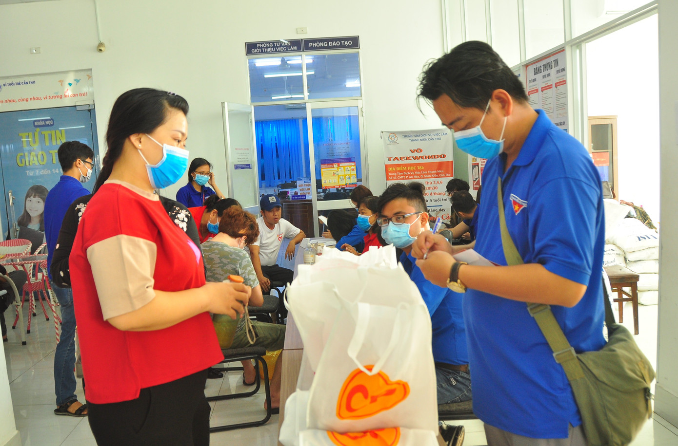 Hưởng ứng Chủ nhật Đỏ hiến máu cứu người tại Cần Thơ ảnh 4