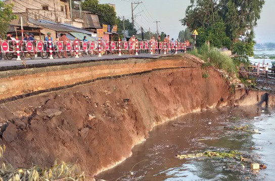 Quốc lộ 91 tiếp tục sạt lở lớn, gần 30 hộ dân di dời khẩn cấp ảnh 2