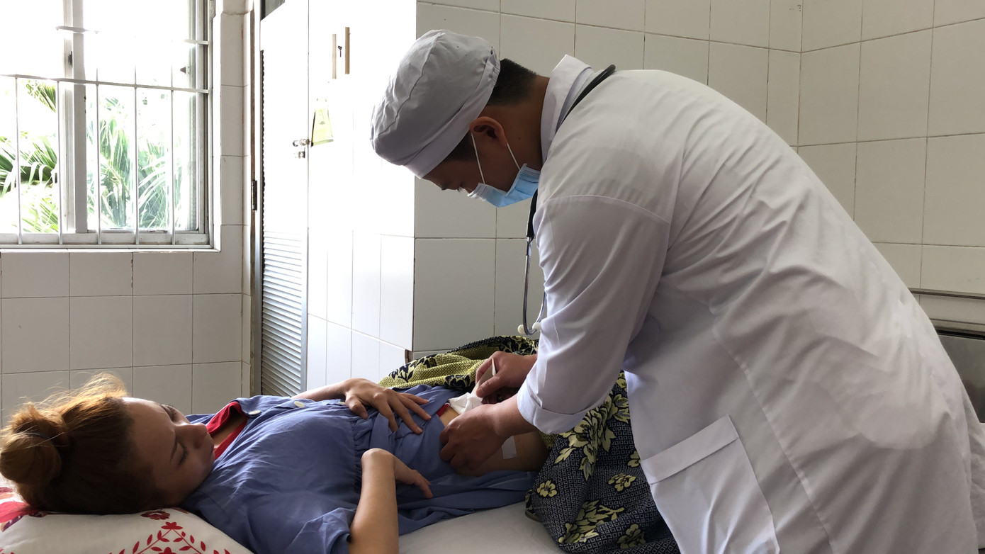 Vỡ thai ngoài tử cung, một sản phụ được cứu sống ảnh 1