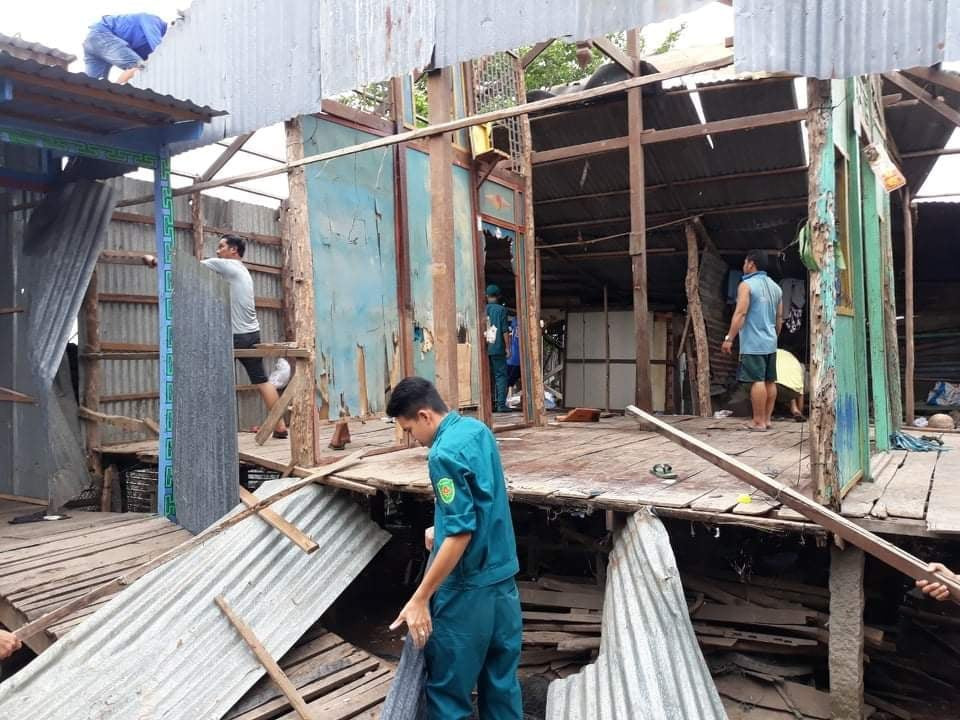 Sạt lở bờ sông Hậu, di dời khẩn cấp nhiều hộ dân ảnh 1