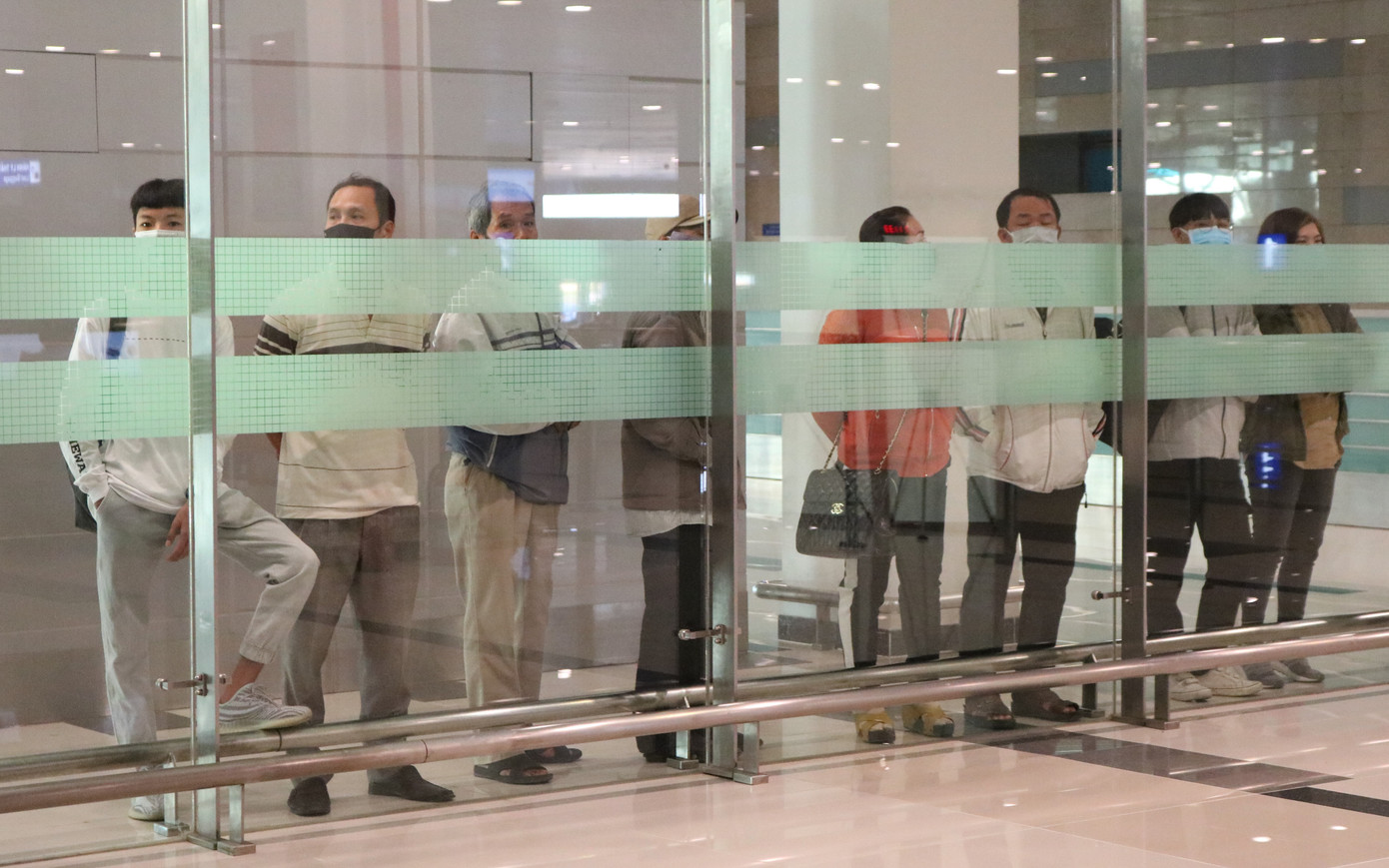 Đón chuyến bay về từ Hàn Quốc, Cần Thơ cách ly 9 người ngay tại sân bay ảnh 11